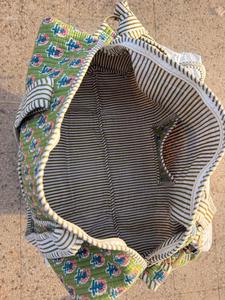 Green Floral Print Quilted Duffel <b>Bag</b> <b>Large</b> Capacity <b>Women</b> Travel <b>Weekender</b> <b>Bag</b> Zipper Closure Textile Material - Product Image 5