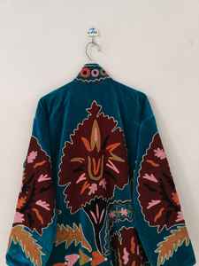 Chaqueta Bomber Reversible de Invierno, Ecológica, Bordada con Diseño Suzani, Motivo de Corazón y Ojo Turco, Arte Folclórico Hecho a Mano - Product Image 5