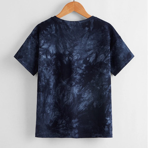 เสื้อยืดคอกลมแขนสั้นลายไทได ถักนิตติ้งลำลองสำหรับเด็กผู้ชาย สีน้ำเงินลาย - Product Image 1