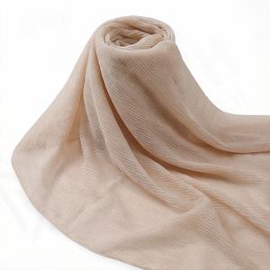 Voile Hijab en Viscose Froissée Tendance Couleurs Personnalisables, Crêpe Scintillant, Écharpe Hijab pour Femme Musulmane, Doux, Respirant, Premium, Élégant et Confortable - Product Image 6