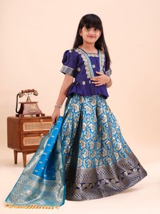Lehenga Choli Tradicional para Niñas, con Hermoso Diseño Jacquard, Latkan, Tejido Transpirable, Elástico y Antiarrugas, Ideal para Bodas - Product Image 3
