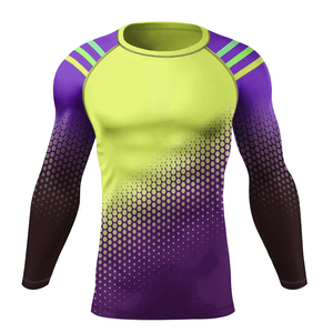 เสื้อแรชการ์ดแขนยาวสำหรับผู้ชาย พิมพ์ลายแบบ Heat-Transfer สีตัดต่อ ป้องกันรังสียูวี ระบายอากาศได้ดี แห้งเร็ว ต้านเชื้อแบคทีเรีย เป็นมิตรกับสิ่งแวดล้อม - Product Image 1