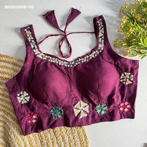 Collection de blouses rembourrées en coton épais de haute qualité avec broderies et détails effet miroir, fournisseur en gros d'Inde - Product Image 1