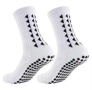 Chaussettes de sport montantes blanches pour hommes, antidérapantes à pois, en polyester et élasthanne tricoté, absorbant la transpiration, idéales pour l'été - Product Image 2