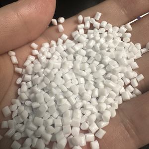 La résine de qualité supérieure permet la manutention des préformes de bouteilles sur ligne, destinées aux granulés PET, expédiées avec emballage et conteneur. - Product Image 5