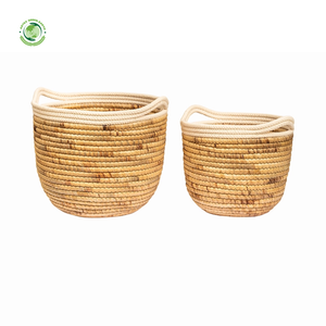 Ensemble de 2 paniers en jacinthe d'eau avec garniture en tissu de coton, paniers de rangement faits à la main, vente en gros, écologiques, fabriqués au Vietnam - Product Image 1