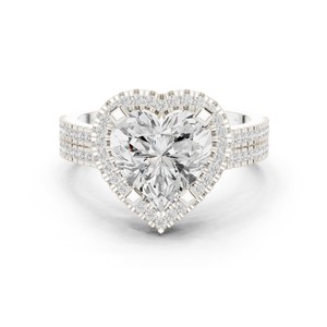 Bague intelligente en or massif 14 carats avec diamant de laboratoire taille cœur 2,5 carats, la plus vendue, style moderne élégant avec pierres latérales rondes, certifiée IGI - Product Image 2