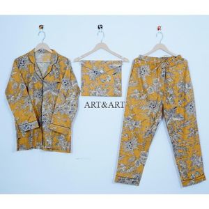 Ensemble de pyjama élégant pour femmes en coton, imprimé à la main avec un motif floral, vêtements de nuit confortables, vêtements de fête, lavables, naturels, indiens - Product Image 1