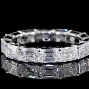 Anillo de Eternidad Horizontal Personalizado con Diamantes de Laboratorio de 4 Quilates, Certificado IGI, Corte Esmeralda, Montura Compartida de Platino y Oro de 14K, para Novia - Product Image 3