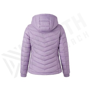เสื้อแจ็คเก็ตมีฮู้ดบุนวมสำหรับผู้หญิง สีม่วง แขนยาว กันลม บุด้วยโพลีเอสเตอร์ ปิดด้วยซิป ความยาวปกติ - Product Image 2