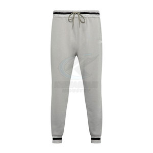 Vêtements de sport pour homme en tissu durable, confortable et respirant, coupe classique, pour l'hiver, en vente - Product Image 5