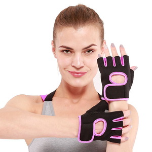 Vente en gros de gants de musculation unisexes en cuir respirant à demi-doigts avec logo personnalisé, haute qualité - Product Image 4