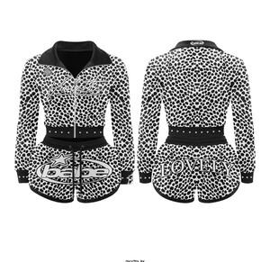 Conjunto Deportivo de 2 Piezas TAHAD Personalizado con Estampado de Leopardo y Pedrería, Chaqueta Corta con Cierre y Cuello Camisero y Pantalones Cortos Tipo Biker - Product Image 2