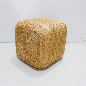 Pouf carré artisanal en jacinthe d'eau, style rustique moderne, pour salon, décoration intérieure, ottoman pour appartement - Product Image 3