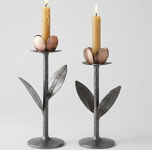 Candelabro Alto de Metal con Forma de Tulipán para Decoración del Hogar y Bodas - Product Image 1