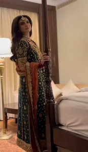 Robe Anarkali pakistanaise haut de gamme, longue et superposée, rose pêche pastel doux, avec des broderies évasées richement ornées de Kora argenté complexe - Product Image 2