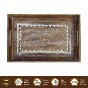 Plateau en bois de manguier massif sculpté à la main |   Plateau de service rectangulaire en bois au design élégant avec poignées pour la maison et la restauration - Product Image 6