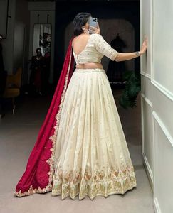 Lehenga Choli Rajasthani de Diseño Premium con Bordado Intenso y Conjunto de Dupatta a Juego, Traje Tradicional Indio para Bodas y Fiestas - Product Image 2