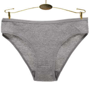 Braguitas de bikini románticas para mujer con logo personalizado, de nailon y elastano, transpirables, ecológicas, de tiro medio, elásticas, tallas grandes, con letras. - Product Image 4