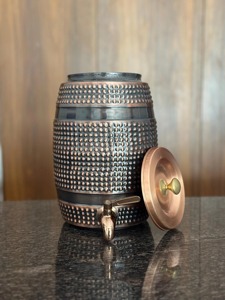 Distributeur d'eau en cuivre à design géométrique, bicolore, finition solide, article en gros - Product Image 4