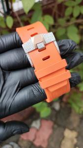 Montre en acier inoxydable étanche, sertie de diamants VVS, très demandée, idéale pour les soirées et les fêtes, disponible à la vente. - Product Image 2