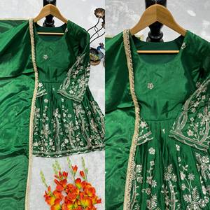 <b>Green</b> <b>Silk</b> Salwar Kameez With Gold Embroidery For Women Traditional Indian Wedding Wear Loose Fit Midi Length - Product Image 4
