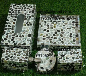 Conjunto de accesorios de baño con incrustaciones de perlas y mosaico de fregona blanca clásica, bandeja de tocador de lujo, dispensador de jabón, vaso y soporte - Product Image 4