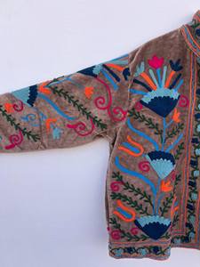 Chaqueta Bomber Azul de Terciopelo Suzani, Tejida, Transpirable, Hecha a Mano, Bordada, Acolchada, con Letras, Estilo Bohemio, Étnico, para Festival, Invierno, de Nailon y Lana - Product Image 3