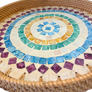 Plateau de service rond en rotin et bois avec incrustation géométrique en nacre, fait main, pour servir des aliments, décorer et offrir en cadeau - Product Image 4