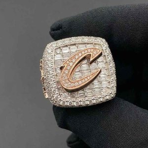 Bague de poignet de luxe en argent sterling 925, sertie de moissanite VVS taille ronde, avec lettre personnalisée en forme carrée, style Iced Out - Product Image 5