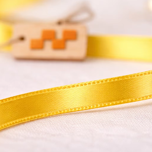 ริบบิ้นตกแต่งสองหน้าเนื้อซาตินสีเหลืองขนาด 6 มม. ผลิตจากโพลีเอสเตอร์ 100% ทนต่อการหดตัว สำหรับห่อของขวัญและงานฝีมือ จากบริษัทนีลกามัล อินดัสทรีส์ - Product Image 1