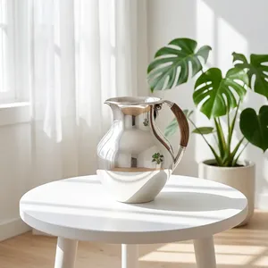 Carafe à eau en acier inoxydable poli argenté avec poignée en bois foncé contrastant – Pichet élégant et moderne pour la table - Product Image 5