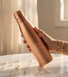 Bouteille d'eau en cuivre finition antique, qualité supérieure, nouveau design, pour consommation directe, idéale pour les fêtes, avec emballage haut de gamme. - Product Image 2