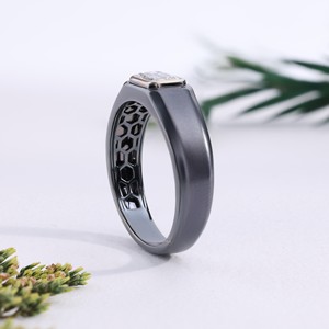 Bague Chevalière Vintage Homme en Or Blanc Mat Rhodié avec Diamant Taille Émeraude, Sertissage Clos, Minimaliste, pour Mariage et Anniversaire - Product Image 4
