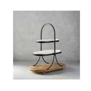 Support à dessert moderne en métal, parfait pour présenter gâteaux, cupcakes et pâtisseries, avec un design épuré, robuste et un affichage élégant. - Product Image 5