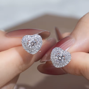 Boucles d'oreilles en or blanc de haute qualité personnalisées avec diamants cultivés en laboratoire pour femmes - Product Image 3