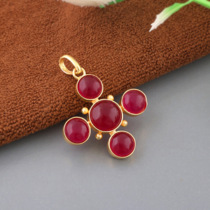 Colgante Clásico de Cruz con Cabujón de Rubí y Jade, Bañado en Oro de 18K, Conector de Latón para Collar, Suministro para Fabricación de Joyería Espiritual Católica - Product Image 2