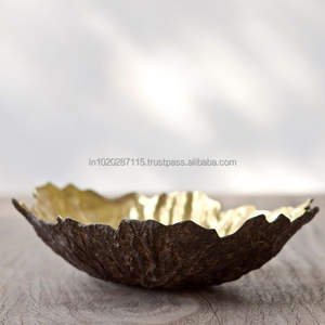 Bol de service en laiton à finition antique pour décor de table à manger luxueux adapté aux hôtels et aux banquets - Product Image 1