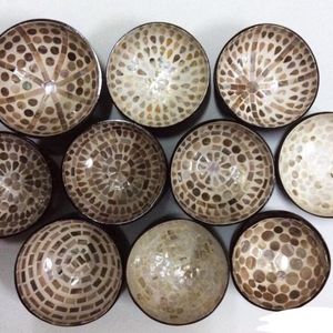 Meilleures ventes 2026 Bol en coque de noix de coco laqué Blue Lotus Aaron, fait main au Vietnam, écologique et durable pour le rangement de bijoux - Product Image 3