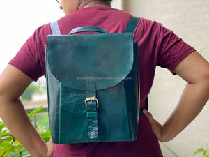 Mochila de cuero de caballo dos en uno con estilo unisex y bandolera de cuero duro único con cierre de cremallera forro de nailon - Product Image 4