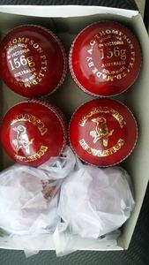 Pelota de Grillo Roja Cuero Totalmente Cosido a Mano 5,5 oz - Product Image 6