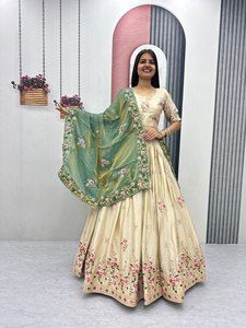 Ensemble Lehenga Choli en Chinon brodé floral avec Dupatta vert – Tenue traditionnelle indienne/pakistanaise pour mariage et Diwali – Vêtements pour femmes - Product Image 1
