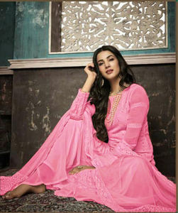 Vente en gros Design exclusif Broderie fantaisie Salwar Kameez Midi Partywear Kurti Palazzo Surat Grossiste écologique pour femmes - Product Image 2