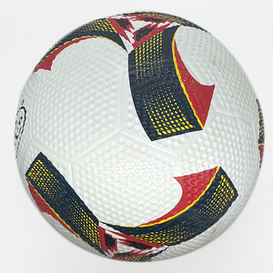 Ballon de football rouge taille adulte, chambre à air en caoutchouc écologique, conception durable pour une utilisation en intérieur et en extérieur - Product Image 5