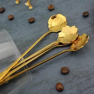 Cuillères à dessert au design floral doré, ustensiles en acier inoxydable avec des formes de cœur et de fleurs pour la décoration de la table - Product Image 4