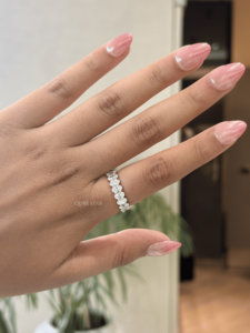 Bague demi-éternité en or massif 14 carats avec diamant de laboratoire raffiné taille ovale 1,80 carat VVS VS EF – Choix de luxe pour anniversaire - Product Image 1