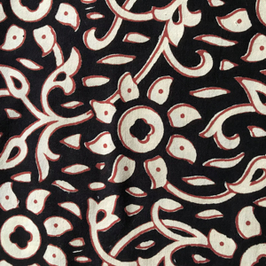 Tissu en coton imprimé à la main en gros – Motif floral noir et rouge, tissu en coton indien pour vêtements et fournisseurs textiles - Product Image 1