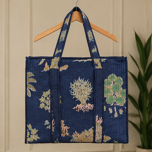 Sac fourre-tout bohème léger et de qualité supérieure pour femme, motif imprimé à la main bleu marine et vert sauge, en coton matelassé, sac à bandoulière portable pour l'hiver - Product Image 4