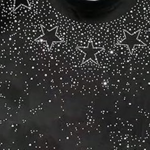 Camiseta de Moda con Diseño OEM, Estilo Urbano, Personalizada con Pedrería, Gráfico LOVE, Plateada con Cristales Brillantes - Product Image 3