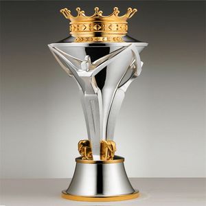 Trophée couronne orné en argent et or, avec des détails de fabrication soignés. Disponible aux prix de gros. - Product Image 1
